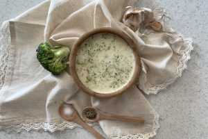 Instant Pot Cheesy Broccoli Soup