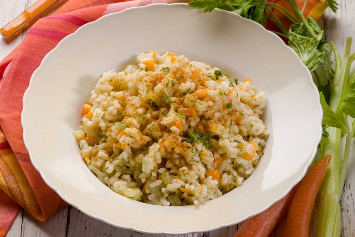 Tuna risotto with carrot and parsley