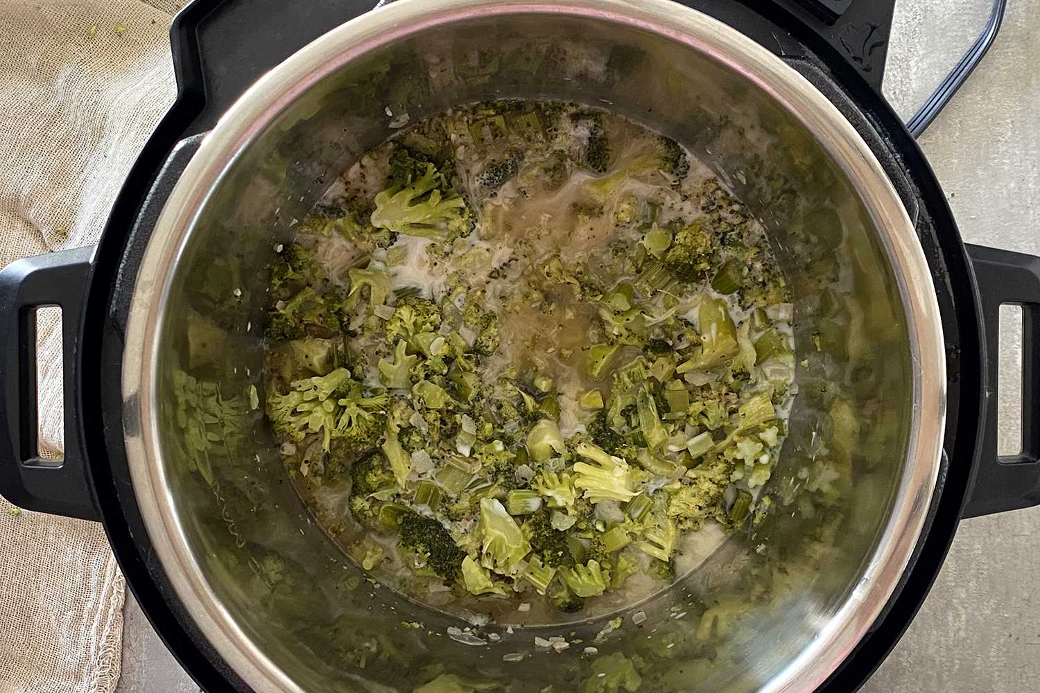 Instant Pot Broccoli Soup