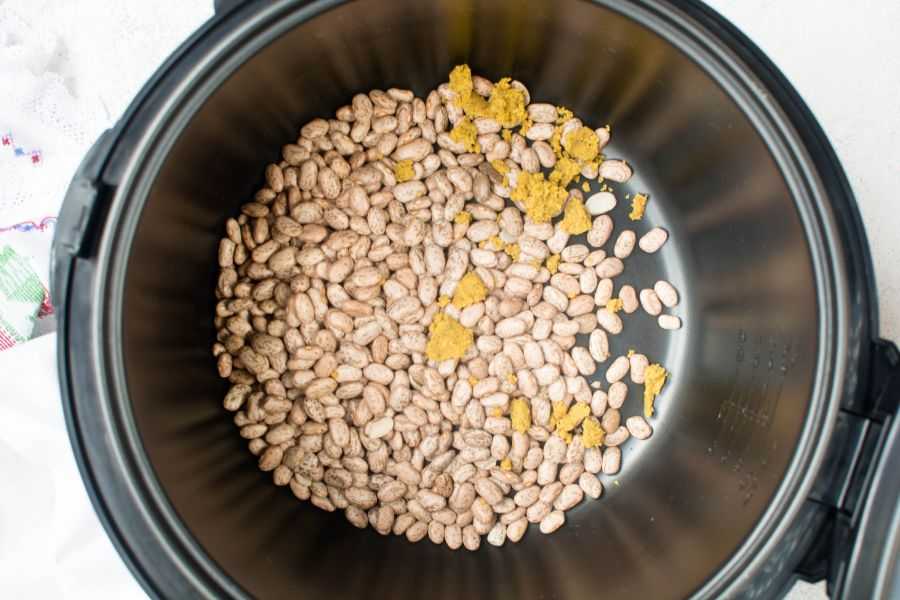 soak instant pot pinto beans in the instant pot for an easy cooking process