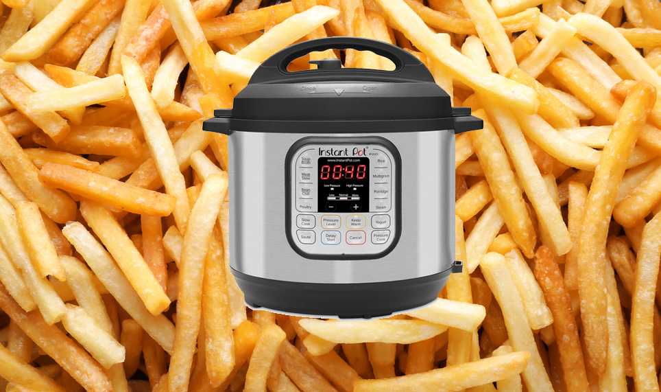 Instant Pot auf einem Hintergrund von Pommes frites