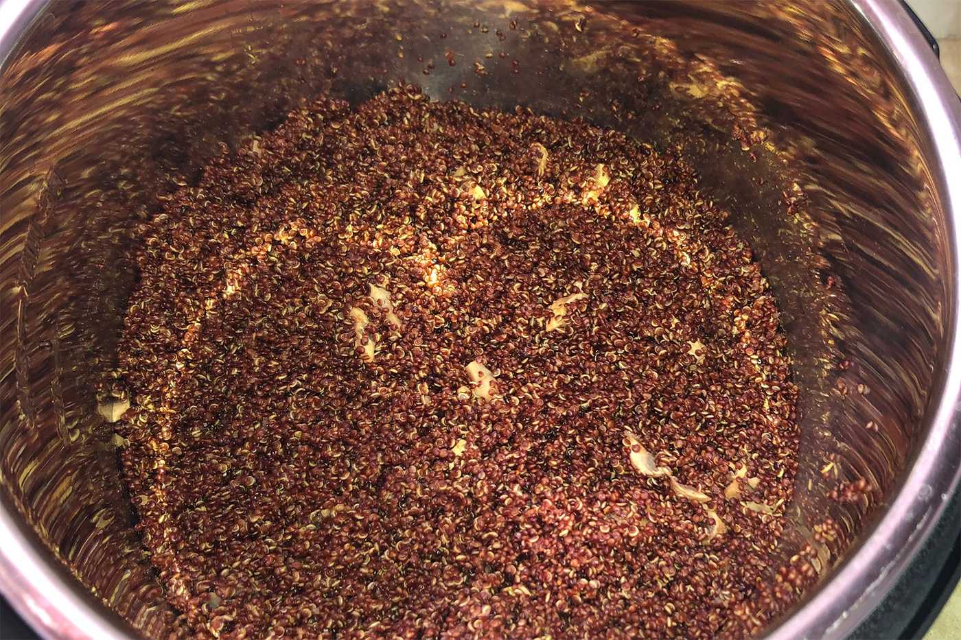 make quinoa in instant pot without the need for olive oil; easy meal prep for fluffy quinoa