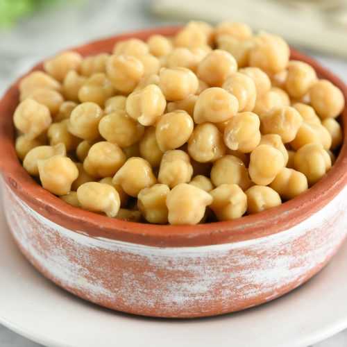 Cooked chickpeas in a brown bowl ready to eat