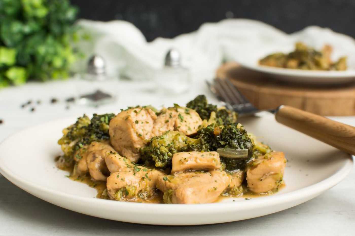 chicken cubes with broccoli florets in a white plate
