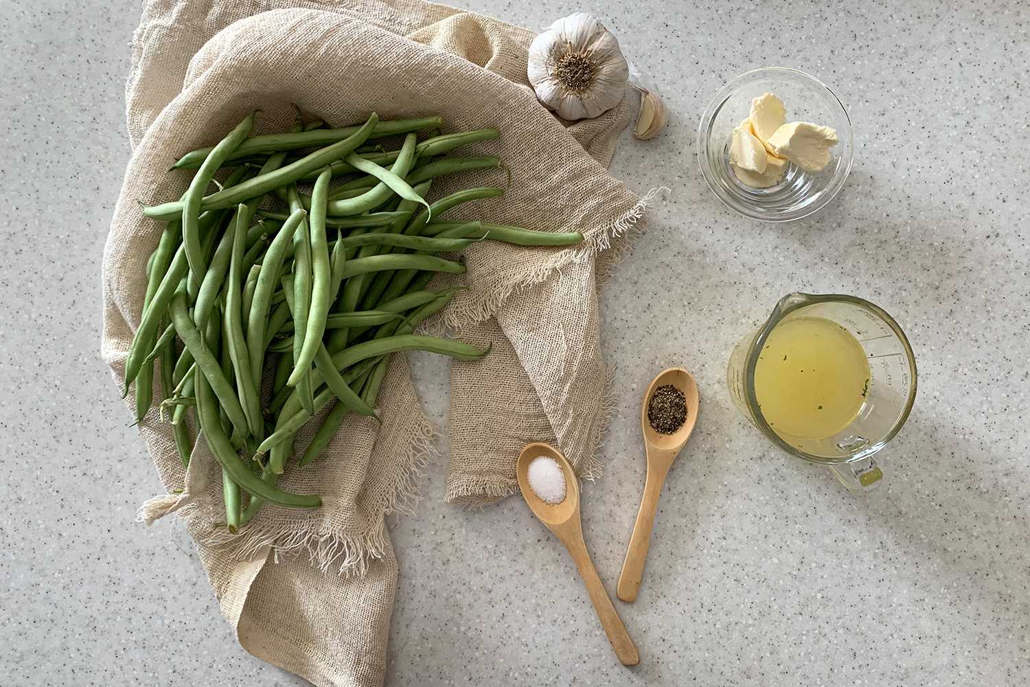 ingredients needed to make instant pot garlic green beans 