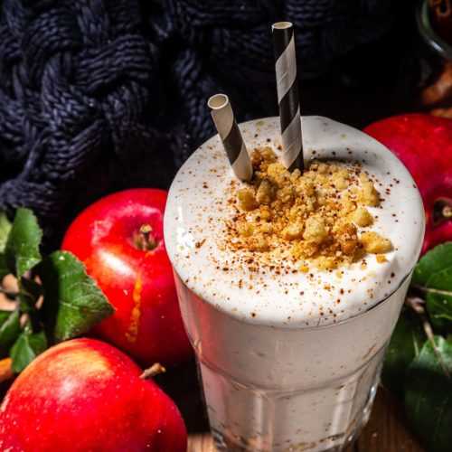 apple crumble shake with paper straw