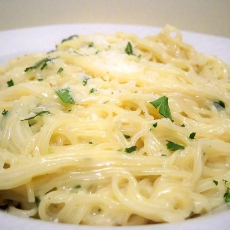 Creamy garlic pasta