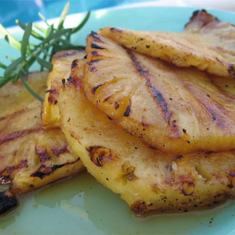 Grilled pineapples