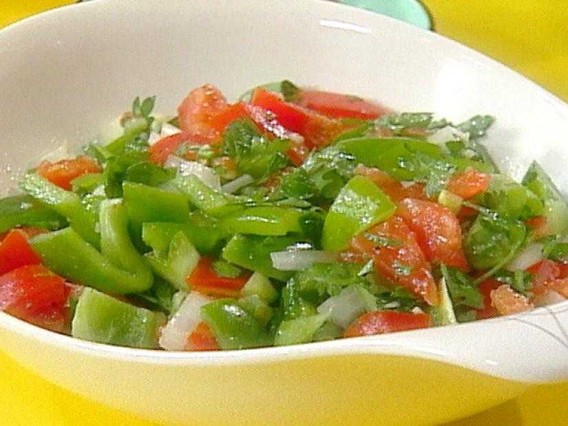 Green pepper and tomato salad