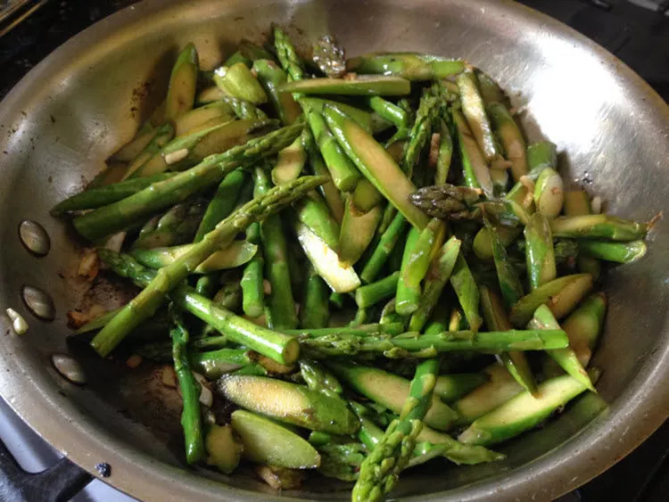 Stir-fried asparagus