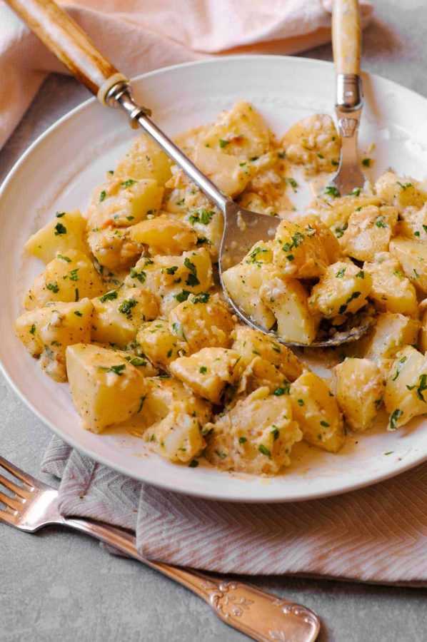 Creamy garlic potatoes