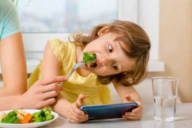 girl eats broccoli
