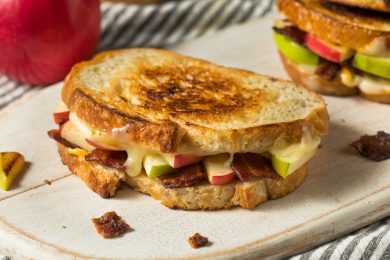 cheese apple bacon sandwich